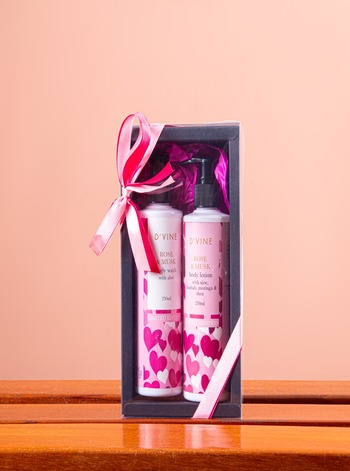 Rose Musk Gift Set (Body Lotion, Body Wash)